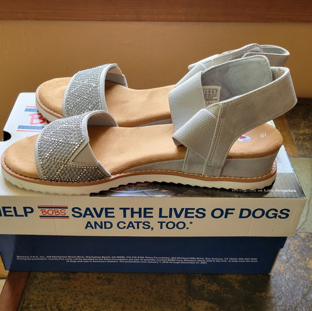 Bob's Skechers  9.5 Silver Glittery Strap Sandals- like new